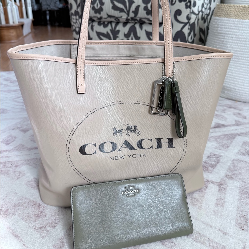 Coach Beige and Green Women's Tote Bag with Wallet
